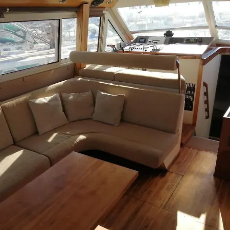 Beau Bateau Des Annees 70 - - Port